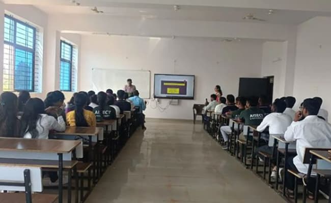 1-0000-capture-1-classroom