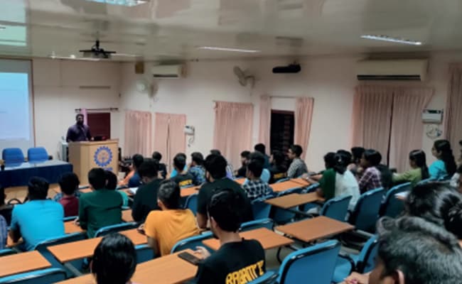 1-0000-capture2-classroom