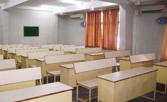 1-0000-layer-5-classroom-141