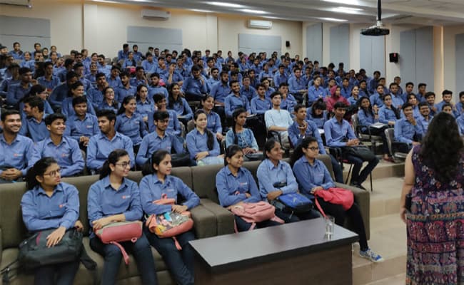 1-0000-layer-5-classroom-151