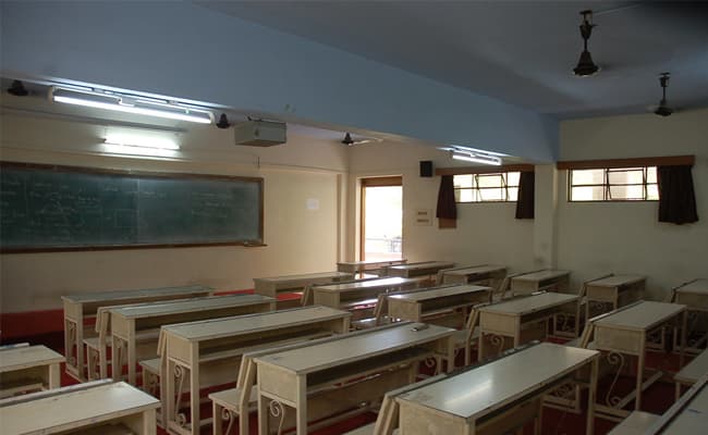 1-0000-layer-5-classroom-158