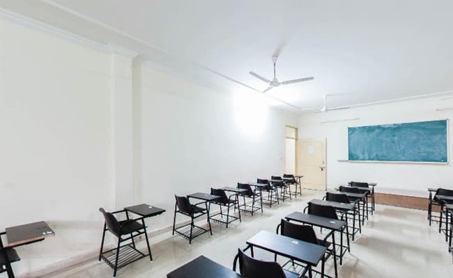 1-0000-layer-5-classroom-162