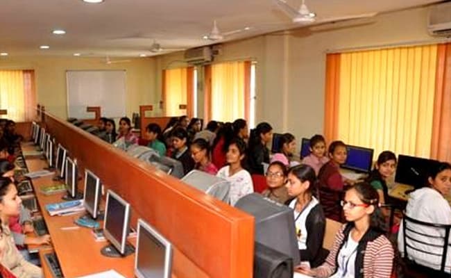 1-0000-layer-5-classroom-172