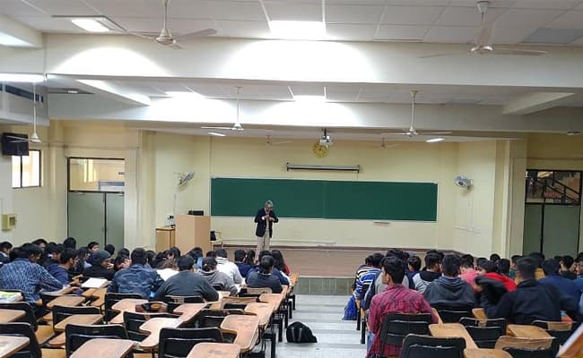 1-0000-layer-5-classroom-176