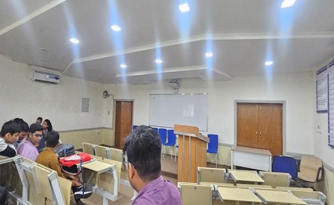 1-0000-layer-5-classroom-205