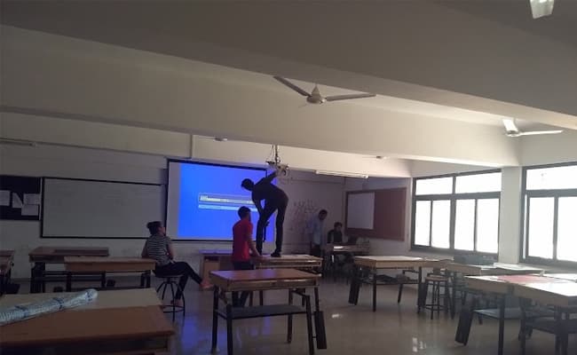 1-0000-layer-5-classroom-214