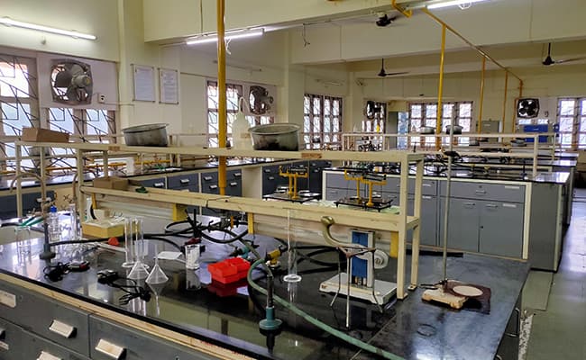 1-0001-1689658814biotech-lab-1-labs