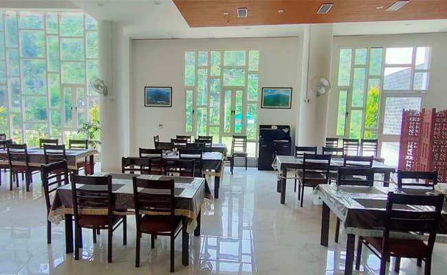 1-0001-layer-4-cafeteria-9