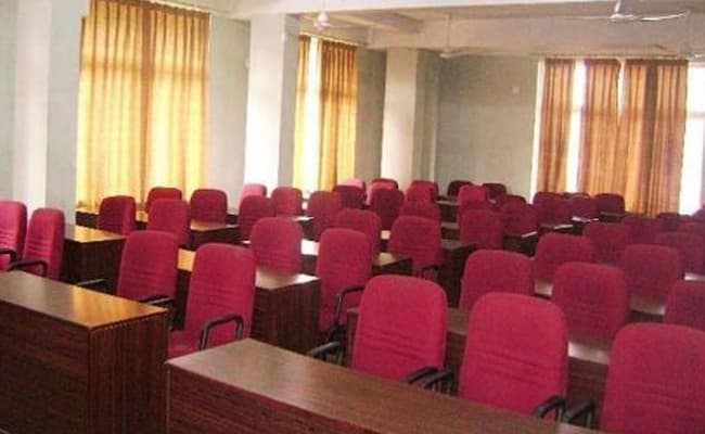 1-0001-layer-4-classroom-144