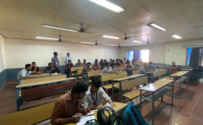 1-0001-layer-4-classroom-161