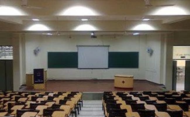 1-0001-layer-4-classroom-180