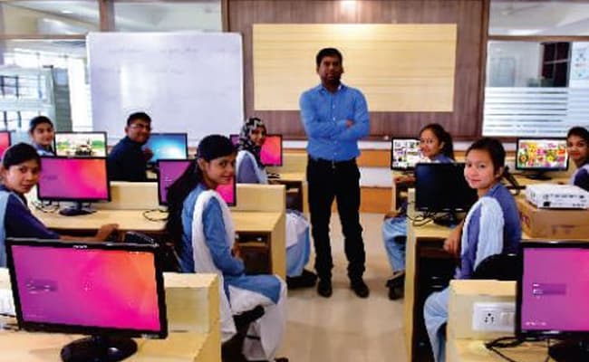 1-0001-layer-4-classroom-221