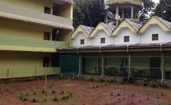 1-0002-layer-3-cafeteria-57