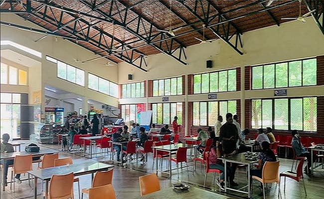 1-0002-layer-3-cafeteria-82