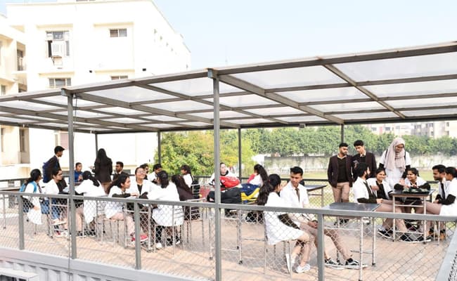 1-0002-layer-3-cafeteria-84