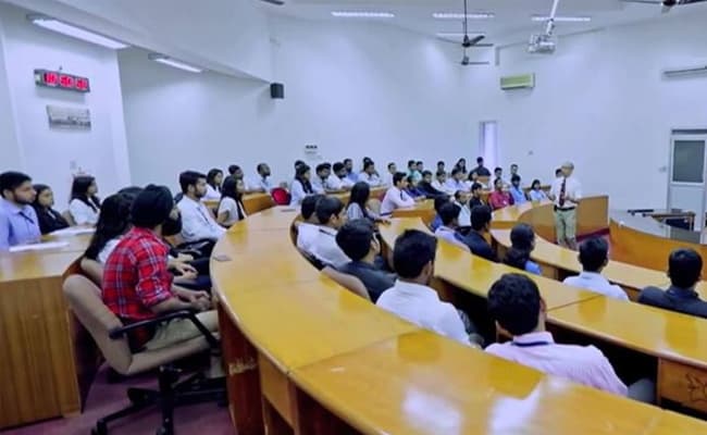 1-0002-layer-3-classroom-126