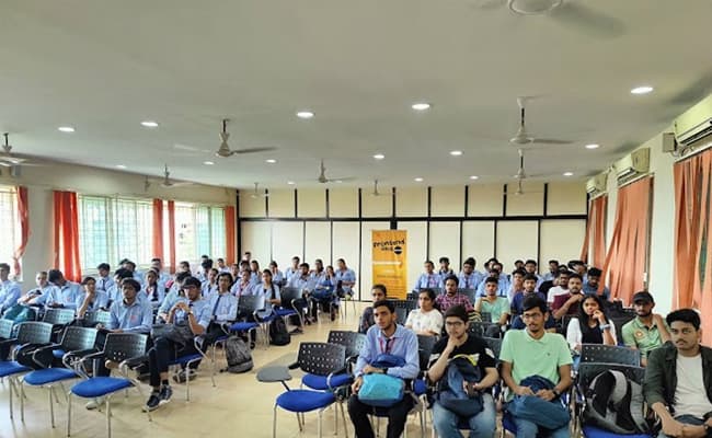 1-0002-layer-3-classroom-128
