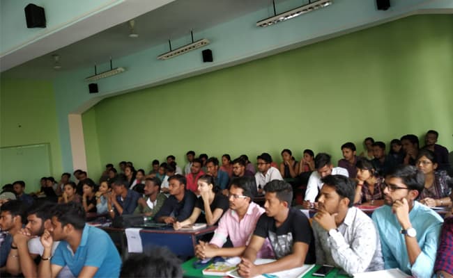 1-0002-layer-3-classroom-163