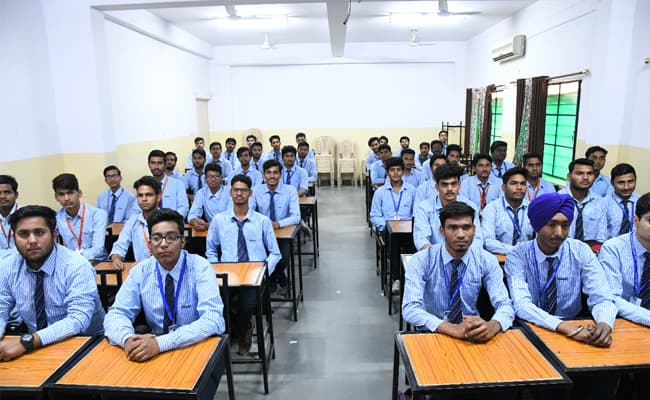 1-0002-layer-3-classroom-165