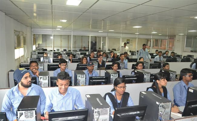 1-0002-layer-3-classroom-189