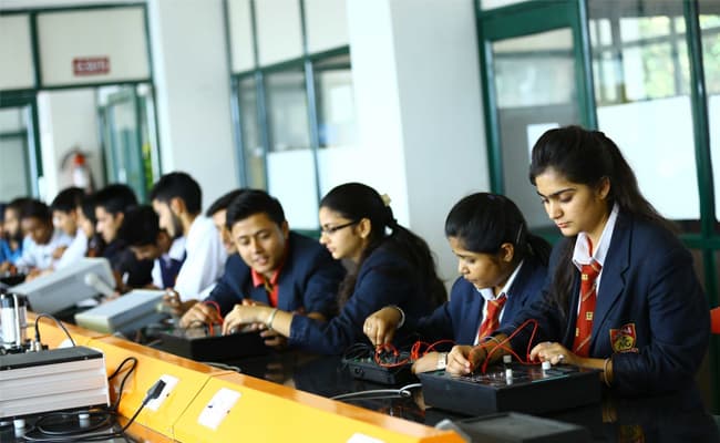 1-0002-layer-3-classroom-196