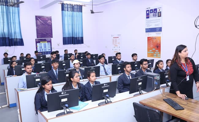 1-0002-layer-3-classroom-198