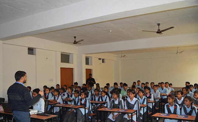 1-0002-layer-3-classroom-206