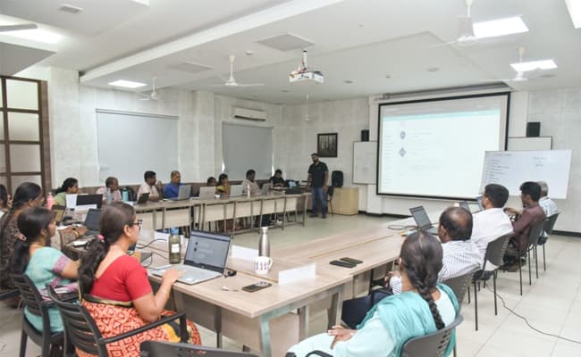 1-0002-layer-3-classroom-207