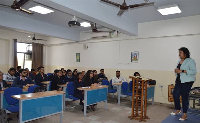 1-0002-layer-3-classroom-225