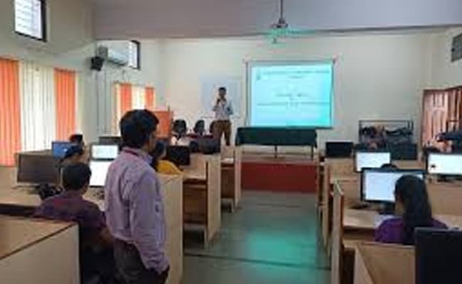 1-0003-layer-2-classroom-125