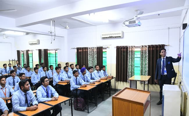 1-0003-layer-2-classroom-167