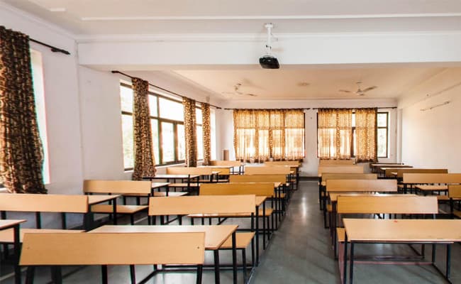 1-0003-layer-2-classroom-174