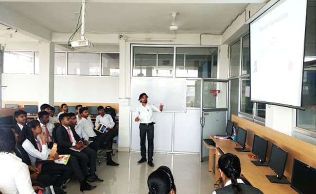 1-0003-layer-2-classroom-231