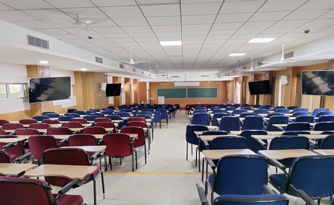 1-0004-layer-1-classroom-15