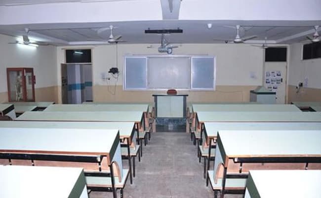 1-0004-layer-1-classroom-203