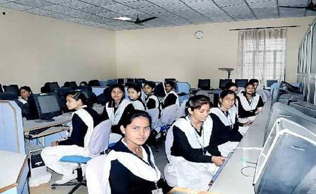 1-0004-layer-1-classroom-212