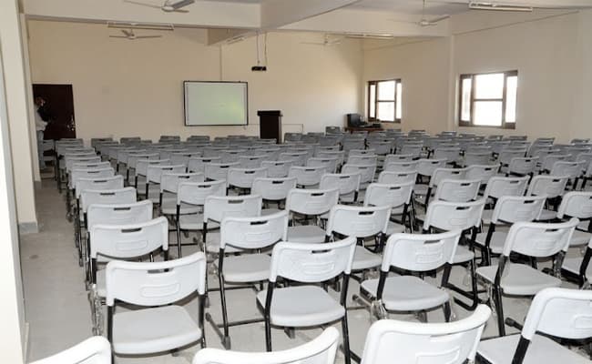 1-0004-layer-1-classroom-220