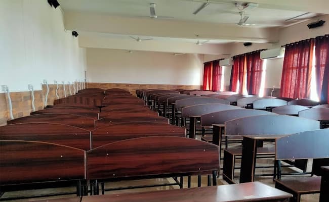 1-0004-layer-1-classroom-226