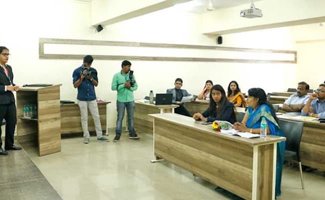1-0004-layer-1-classroom-23