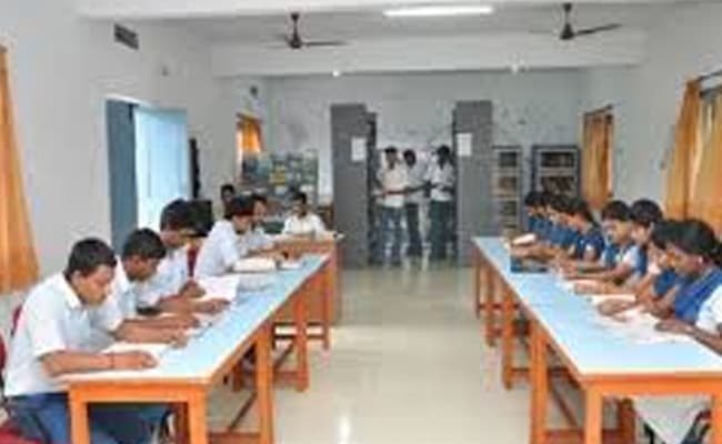 1-0004-layer-1-classroom-234