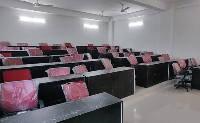 1-0004-layer-1-classroom-235