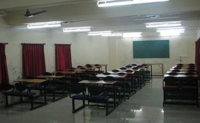 1-0004-layer-1-classroom-243