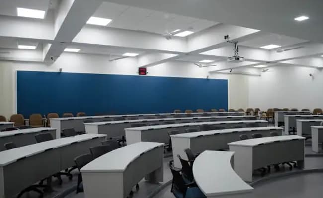 1-0004-layer-1-classroom-246