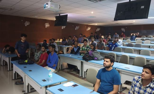 1-0005-classroom-classroom-2