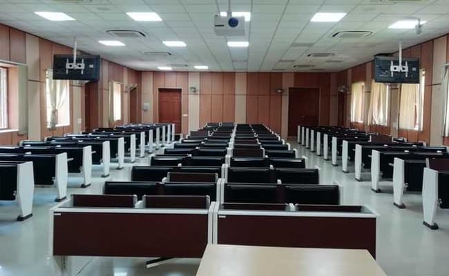 1-0008-class-classroom