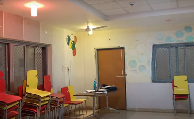 1-0011-cafe-cafeteria
