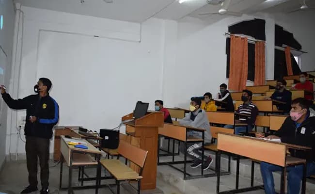 10-0002-class-classroom