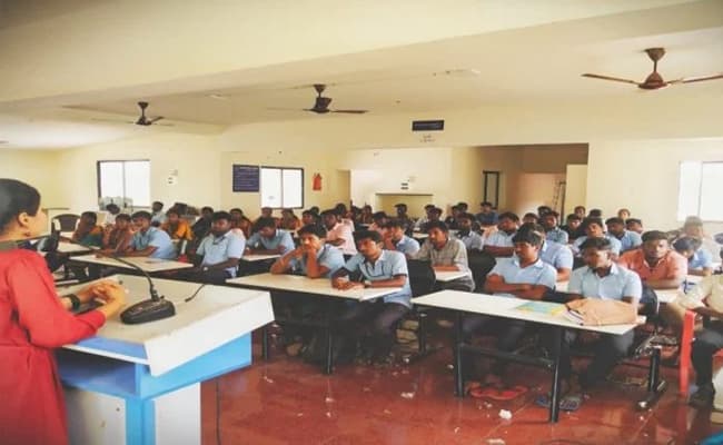 2-0001-class-classroom-6