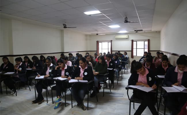 2-0011-class-classroom