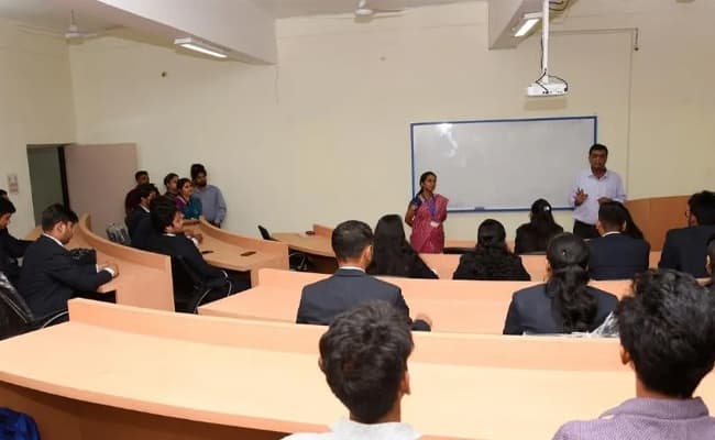 29-0004-class-classroom
